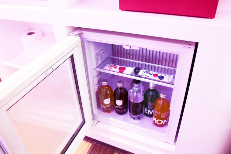 Citizen-M-Room-Refrigertor